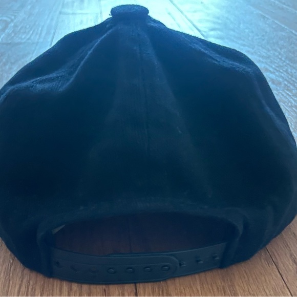 Zipper SnapBack cap - Picture 3 of 3